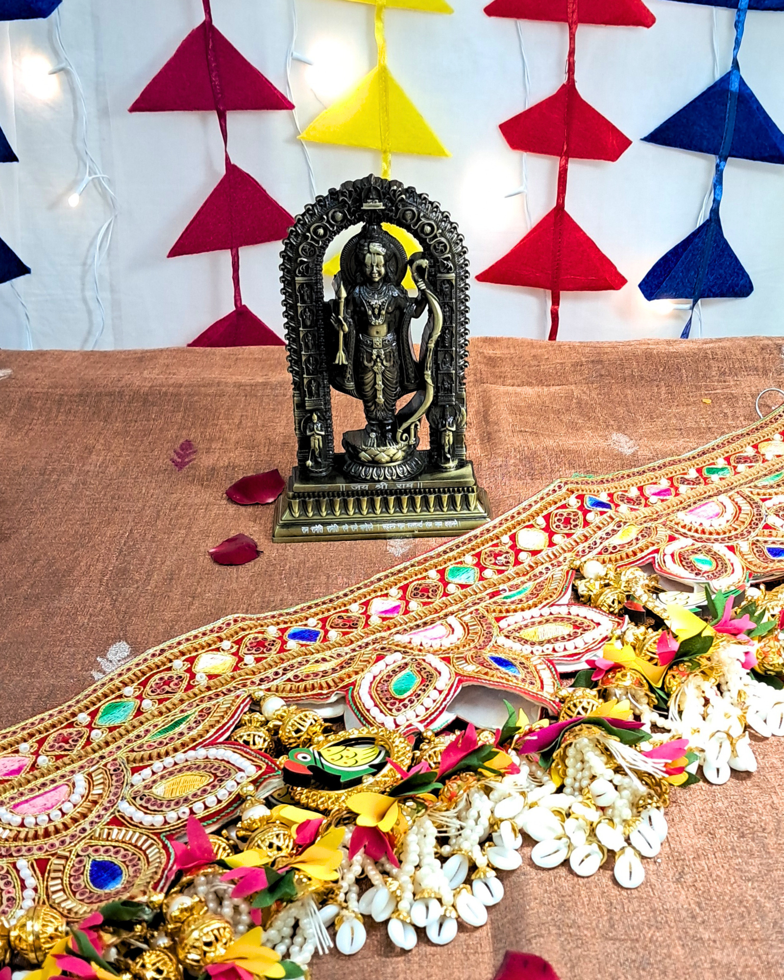 Vaibhav Gift Box – Rama Idol with Fancy Embroidered Toran