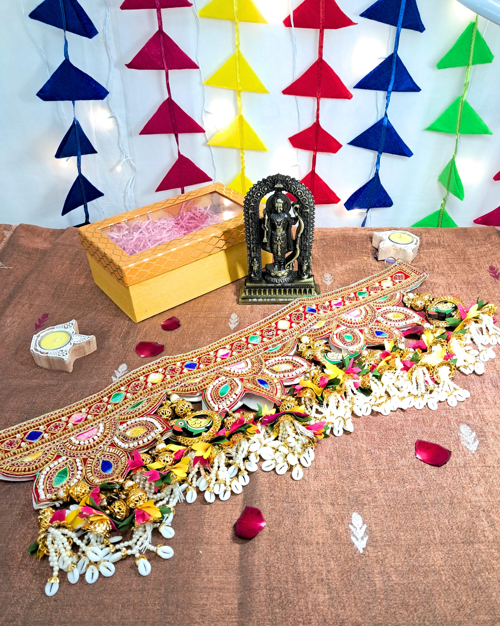 Vaibhav Gift Box – Rama Idol with Fancy Embroidered Toran