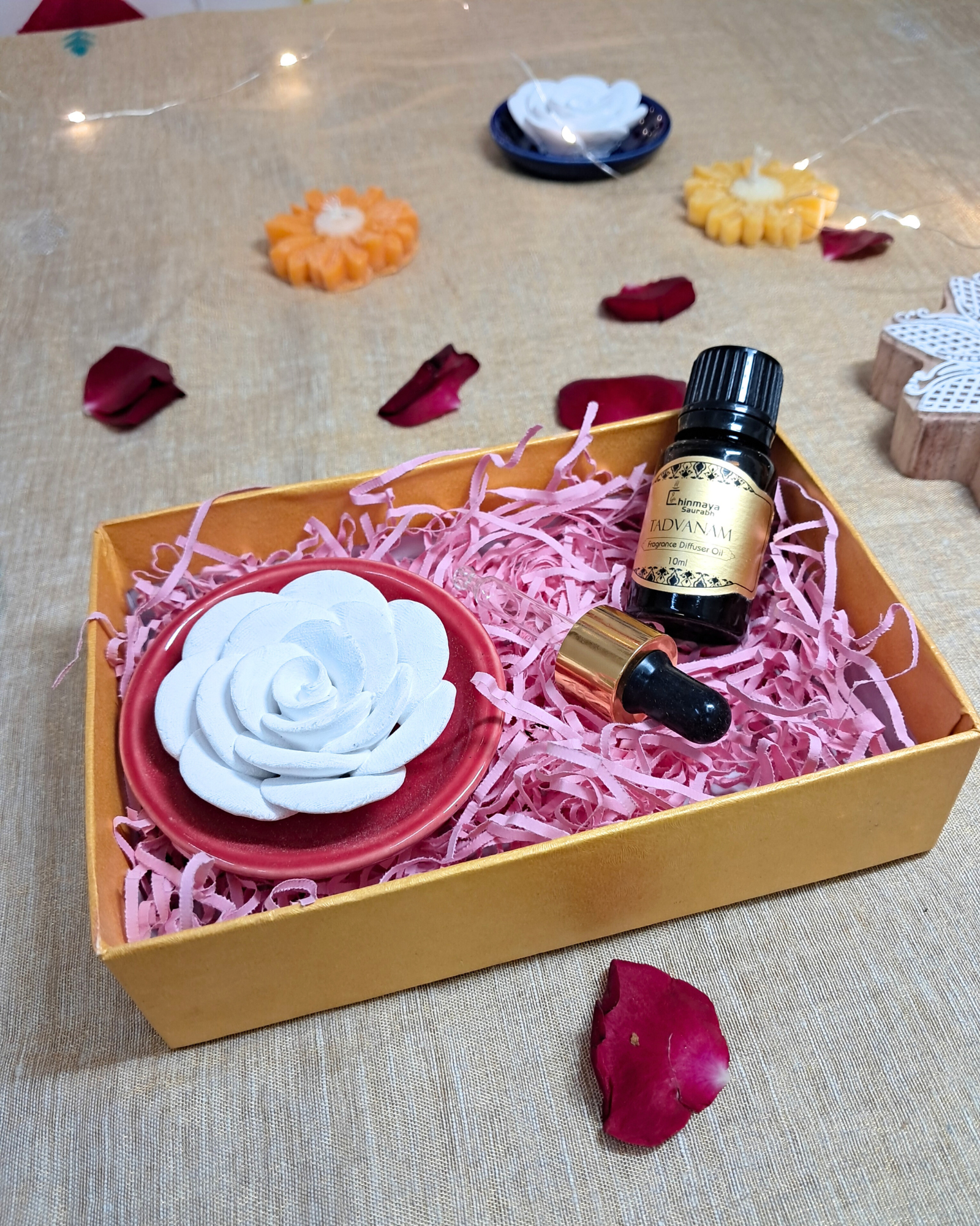 Chinmaya Saurabh Gift Set - Ceramic Flower Diffuser with Essential Oil